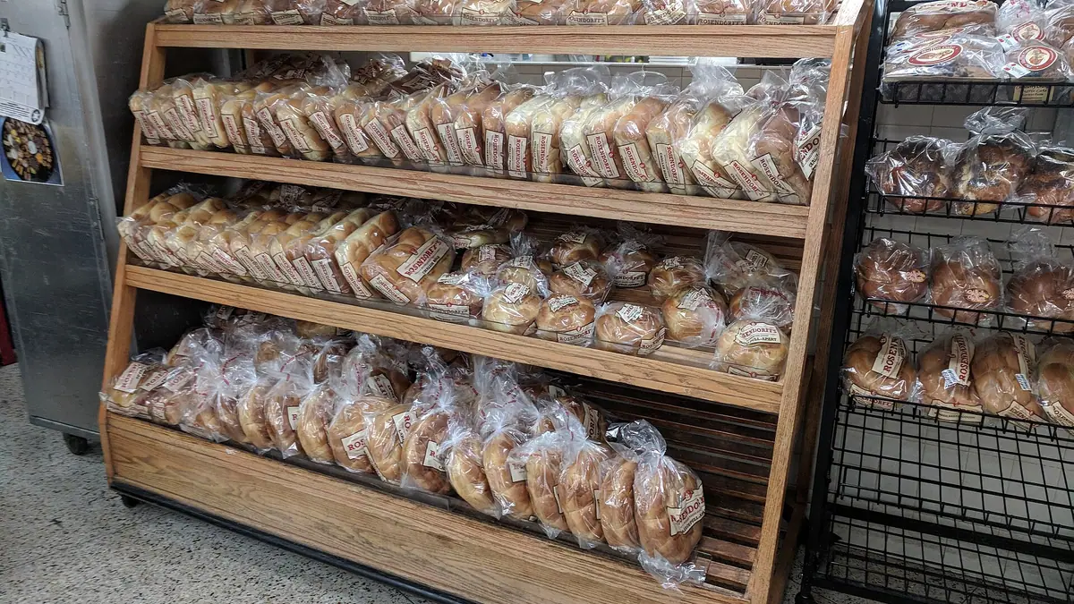 Warrens – bakery in Newton Abbot town centre